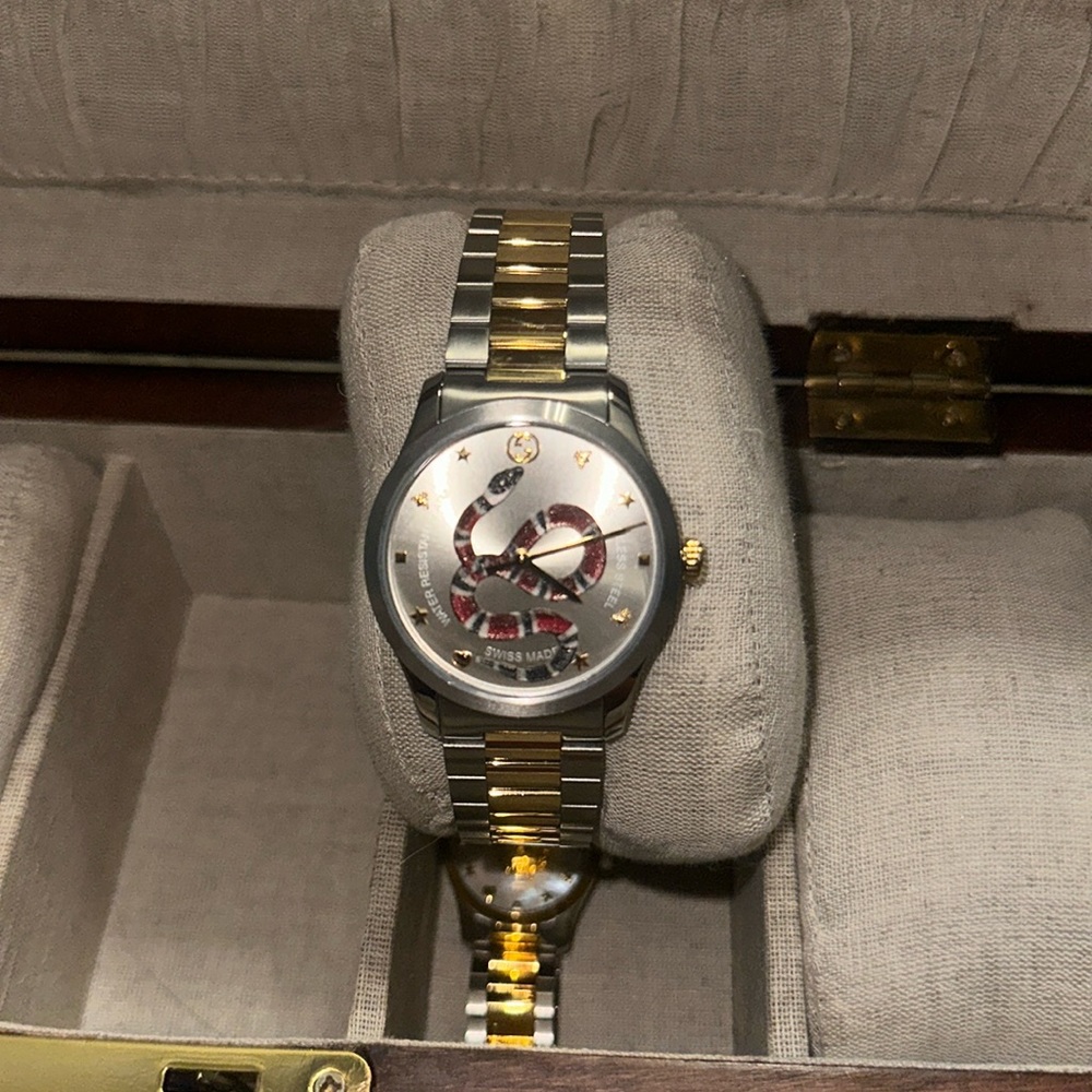 Men’s Gucci watch
